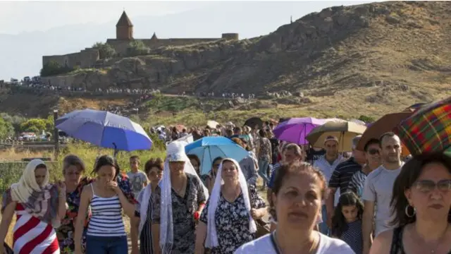 هزاران ارمنی برای دیدار پاپ به ایروان سفر کردند