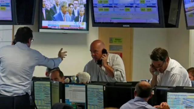 برطانیہ میں بازار کھلنے سے قبل برطانوی چانسلر جارج اوسبورن ایک بیان جاری کریں گے