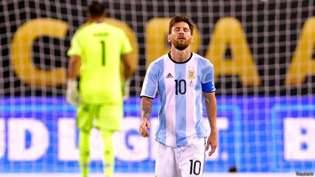 Lionel Messi kembali gagal mempersembahkan gelar juara untuk Argentina setelah dikalahkan Cile pada final Copa America 2016.