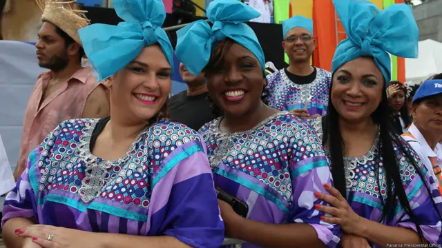 巴拿马民众盛装出席运河扩建竣工仪式。