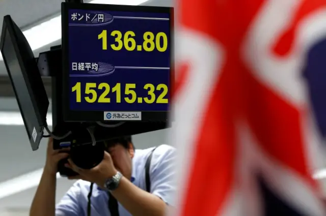 Глава минфина Великобритани Джорж Осборн не хочет, чтобы страна поворачивалась спиной к европейской и мировой экономикам, несмотря на решение о выходе из ЕС