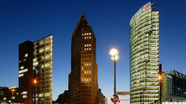 波茲坦廣場和臨近的萊比錫廣場在二戰期間變成廢墟，但自從德國1990年統一後，這片區域已經成為歐洲最大的建築工地之一。(圖片來源：Getty Images)