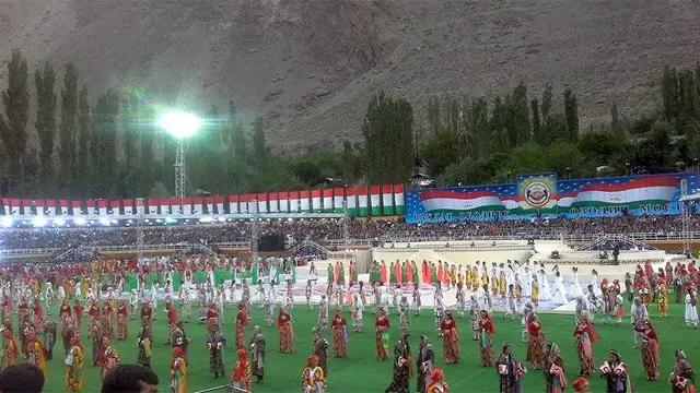 تجلیل از روز وحدت ملی در شهر خاروغ، مرکز استان خودمختار بدخشان تاجیکستان