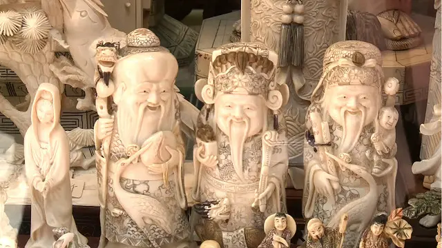 Ngà voi thường được chế thành thành phẩm trước khi vận chuyển về Á châu tiêu thụ