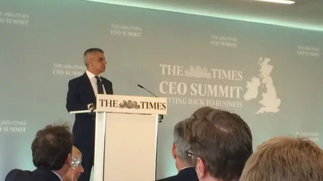 ألقى خان خطابه أمام مؤتمر لرجال الأعمال 