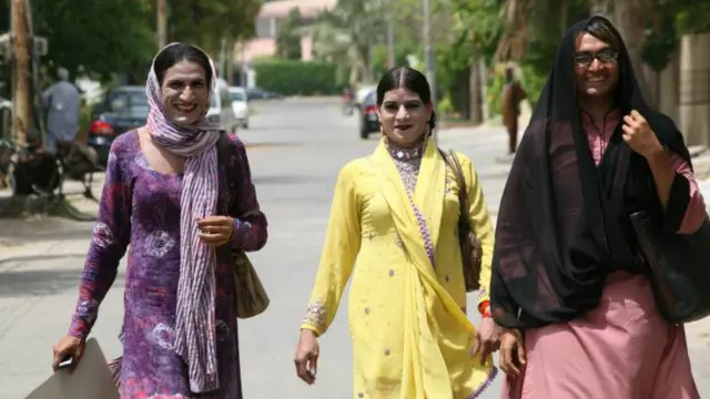 تنظیم ٹرانس ایکشن کی صوبائی صدر فرزانہ جان نے کہا کہ صوبائی اور وفاقی حکومتوں نے ان کے حقوق کے تحفظ کے لیےسنجیدہ رویہ نہیں اپنایا