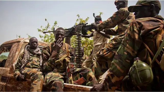 दक्षिण सुडानमा राष्ट्रपति र उपराष्ट्रपति समर्थक फौजहरुबीच भीडन्त भएको छ