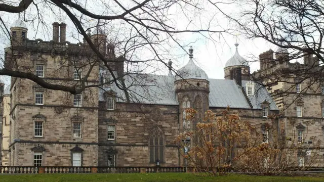 صورة لمدرسة جورج هيرويوت التاريخية