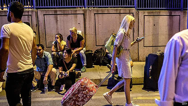 ایئر پورٹ پر حملے کے بعد متعدد پروازوں کو منسوخ کر دیا گیا ہے