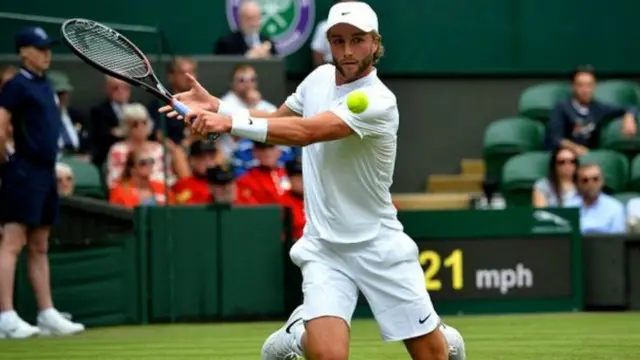 برودي واجه صعوبة في التصدي للكرات القوية لموراي عند خط النهاية 