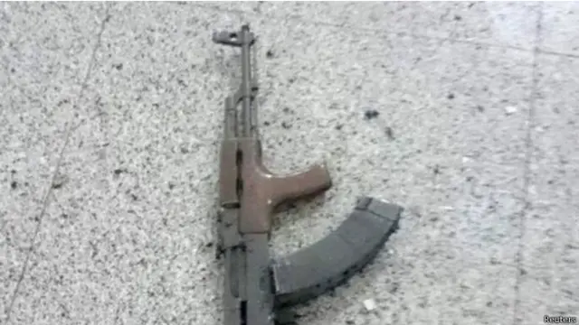 当局在袭击现场发现一把突击步枪。