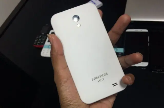 تر اوسه دغه موبایل په تور او سپین رنګونو کې جوړ شوی