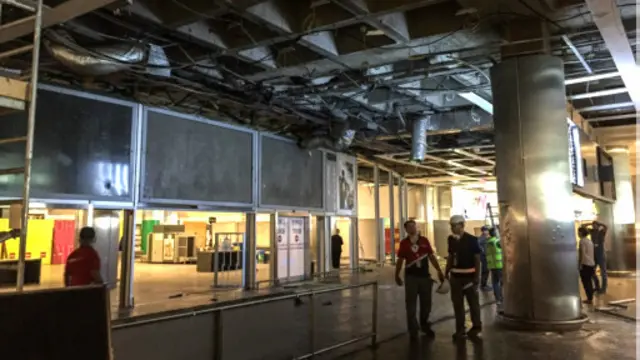 به بخش‌هایی از فرودگاه خسارت گسترده وارد آمده است