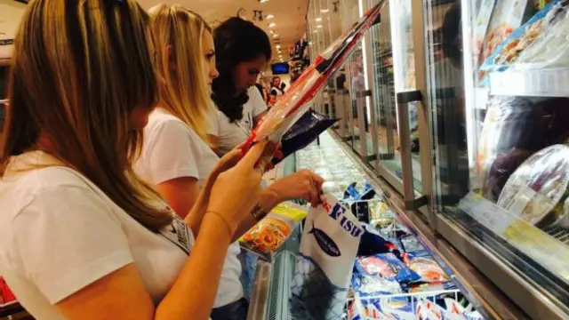 به علت نارضایتی‌ از تحریم‌های وضع شده، روسیه واردات بیشتر کالاهای خوراکی از اتحادیه اروپا را متوقف کرد