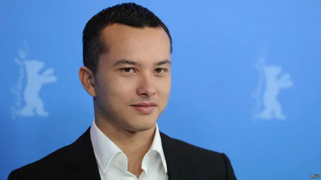 Nicholas Saputra kini membuat film dokumenter pendek soal gajah di Tangkahan, TN Nasional Gunung Leuser, Sumatera Utara.