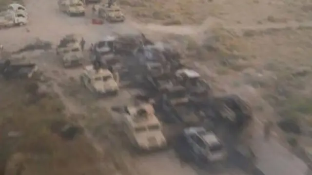 أظهرت صور وزارة الدفاع العراقية أكثر من عشرة مركبات محترقة