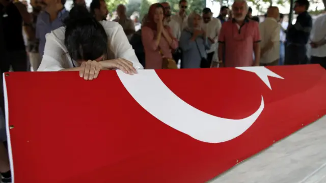 Atatürk Havalimanı saldırısında ölenlerin cenazeleri kaldırılmaya başlandı