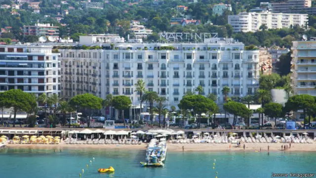 कान ने खुद को फ्रांस के प्रमुख पर्यटन केंद्र के रूप में विकसित किया है. यहां व्यापार मेले और सम्मेलन भी होते हैं.