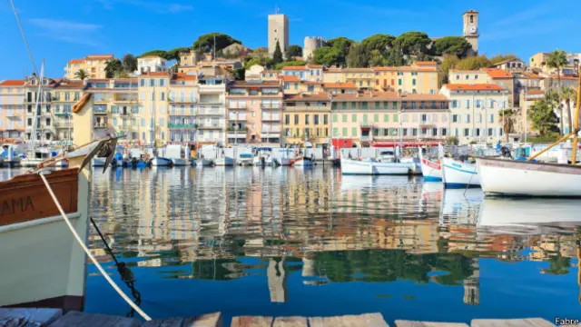 कान में सालाना बीस लाख पर्यटक पहुंचते हैं जिनमें 55 फ़ीसदी विदेशी होते हैं.