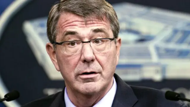 Menteri Pertahanan AS Ash Carter mengatakan ada sekitar 2.500 individu transgender yang bertugas di militer AS, dari total personel 1,3 juta orang.