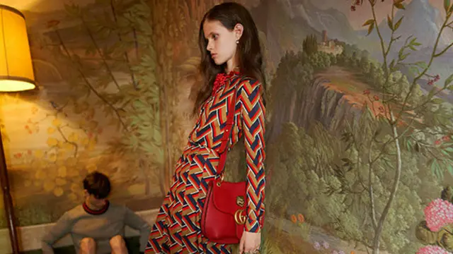 کچھ لوگوں نےصادق خان پر ’اسلامی فکیشن کی کوشش‘ کرنے کا الزام عائد کیا