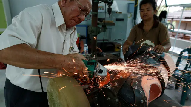 Так корегують протез для слона