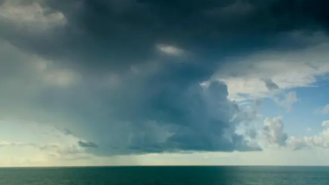 多数卫星在受控情况下坠落,从而让碎片落入远离人群的海洋