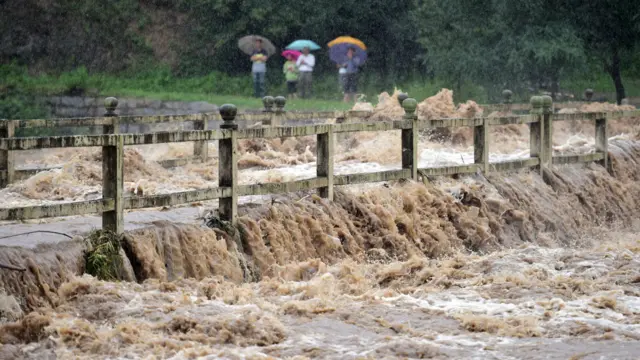 安徽金寨縣部分鄉鎮河流水位暴漲