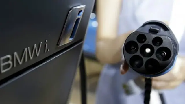 السيارات ذاتية القيادة تستخدم أنظمة إلكترونية متطورة ويمكن استخدامها للتنقل داخل وخارج المدن