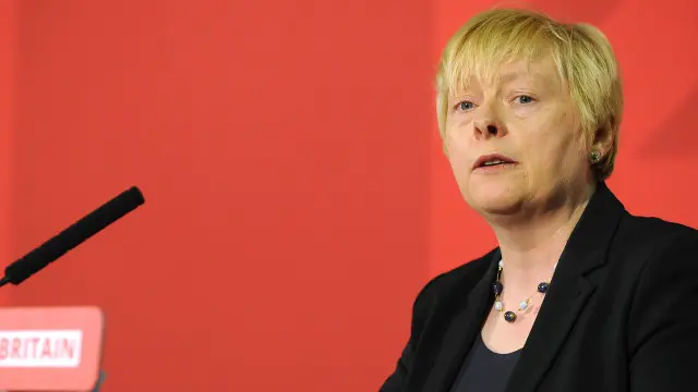 أنجيلا إيغل مرشحة محتملة لزعامة حزب العمال