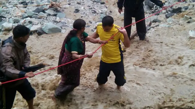 پتھورا گڑھ اور چمولی کے علاقوں میں ہونے والے حادثے میں گم ہونے والے افراد کی تلاش کا کام بھی جاری ہے