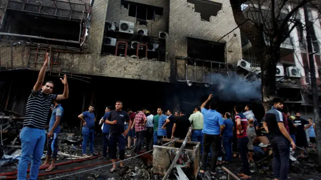 Bom kedua meledak kemudian di wilayah yang didominasi warga Syiah di utara Baghdad, yang menewaskan lima orang.