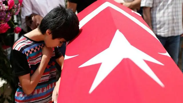 مردم ترکیه در عزای قربانیان حمله به فرودگاه آتاتورک‌