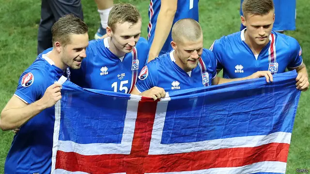 Di babak penyisihan grup, Islandia mampu merepotkan Portugal dengan bermain seri 1-1. Mereka juga memulangkan Austria dengan kemenangan 2-1.