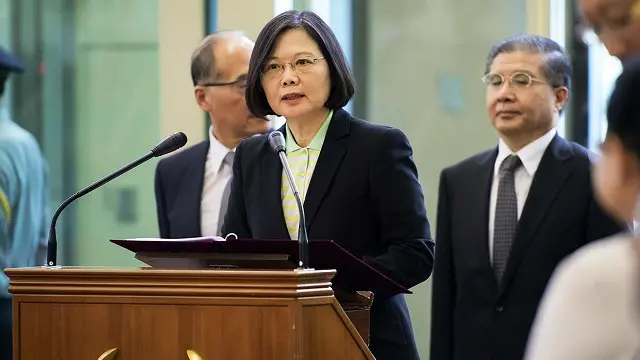 最近多项民调显示蔡英文政府执政满意度下滑,这对执政3个月来的民进党政府来说无疑是一个警讯。(资料图片)