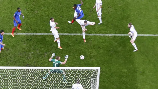 ایسلنډ تر دمې وروسته داسې ډګر ته راووت لکه لومړنۍ ۴۵ دقیقې چې اصلآ نه وې تېرې شوې.