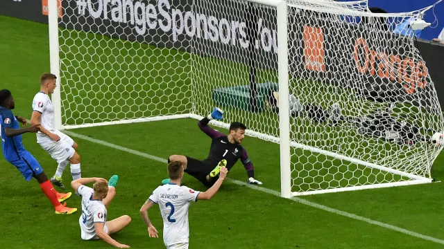 آئس لینڈ کی ٹیم نے دو گول کیے