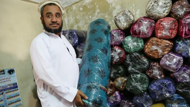 د ټوکرو دا سوداګر وایي، لا یې ددې ټوکرانو لپاره نوم نه دی ټاکلی.