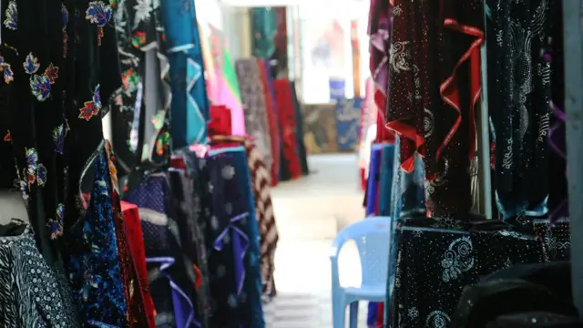 دا ټوکر تر ډېره د ښځینه پېرودونکو لخوا مشهورېږي.