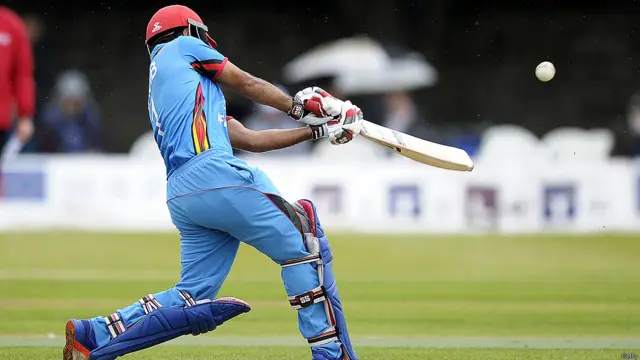 د غرمې وقفې وروسته رحمت شاه او ځدران تېزه لوبه پیل کړه. ځدران ۵ شپږېزې ووهلې. د لوبې لومړنۍ شپږېزه هم نجیب ځدران ووهله.