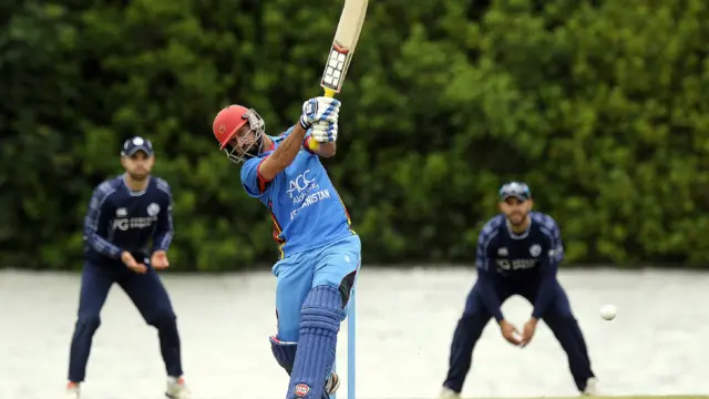 جاوید احمدي او شهزاد ورو ورو منډې تېزولې.