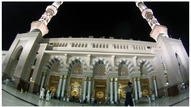 د سعودي عربستان دولتي ټلویزیون په رپوټ کې ویل شوي، چې بریدګر د روژه ماتې پر مهال امنیتي ځواکونو ته نژدې چاودنه وکړه