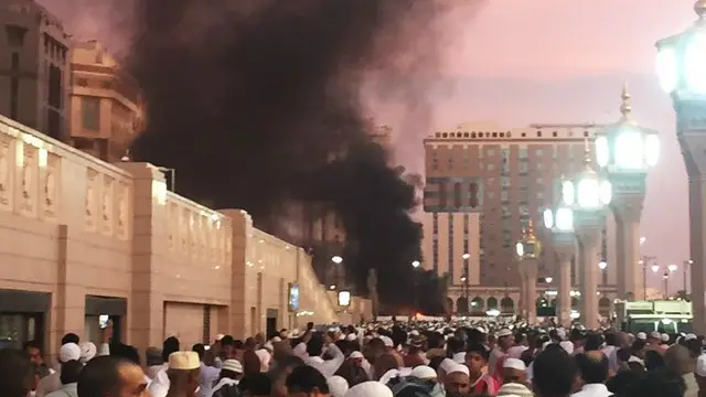 سعودی حکام کے مطابق دھماکہ خودکش بمبار نے اس وقت اپنے آپ کو اڑا دیا جب اسے مسجد نبوی کے باہر روکا گیا
