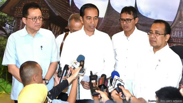 Presiden Jokowi memerintahkan kepolisian mengungkap jaringan pelaku bom bunuh diri di Solo.