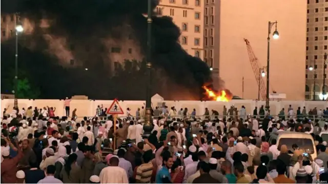 د سعودي عربستان کورنیو چارو وزارت په وینا ځانمرګي هغه مهال په ځان پورې تړلي باروت وچوول، چې د نبوي جومات بهر ودرول شو