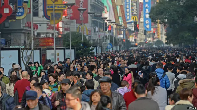 随着城市化和农业人口分流,商业从业人数增加,社会中间阶层迅速增长。