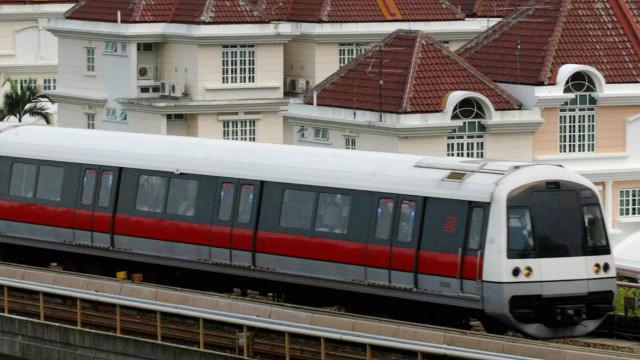 新加坡地鐵有限公司2009年和2011年兩次購入共35輛地鐵列車。