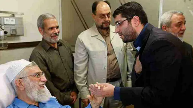 عیادت علی دادمان در دوره بستری شدن آیت الله خامنه ای در بیمارستان