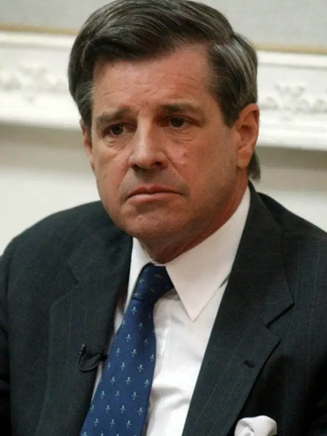 عراق پر حملے کے بعد عبوری انتظامیہ کے سربراہ پال بریمر