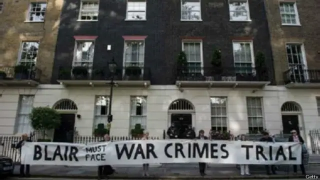 有人要求应该把布莱尔当战争罪犯来惩罚。